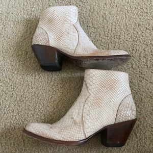 IDYLLWIND by Miranda Lambert Ankle Booties